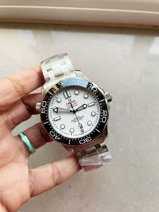 Seamaster Diver 300M SS VSF 1:1 Best Edition Black Bezel White Dial on SS Bracelet A8800 ( Extra Rubber Strap)
